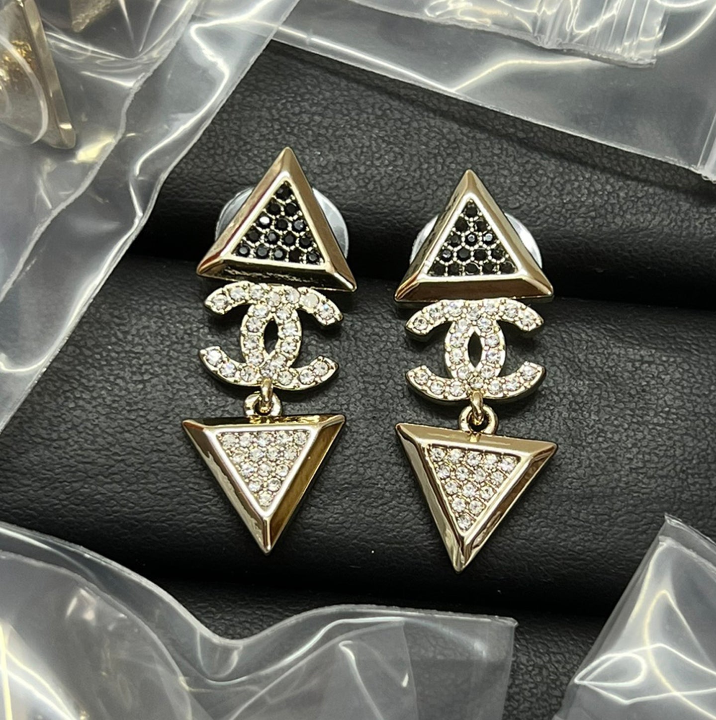 18K Chanel Triangle Diamonds Earrings