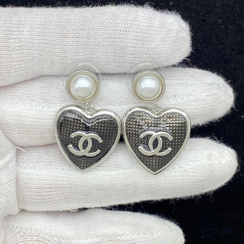 18K Chanel Pearl Heart Drop Gold Earrings