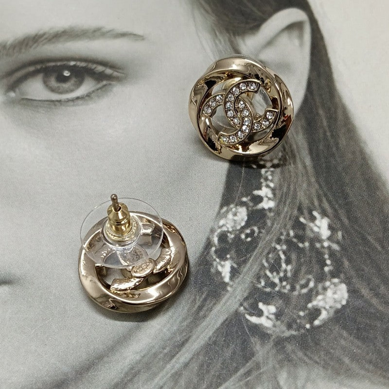 18K Chanel Round Diamond Gold Earrings