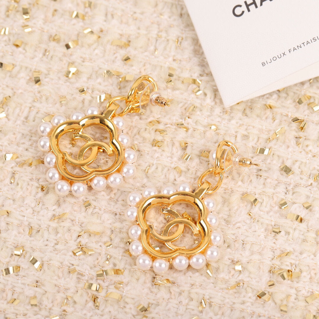 18K Chanel Square Pearl Pendant Earrings
