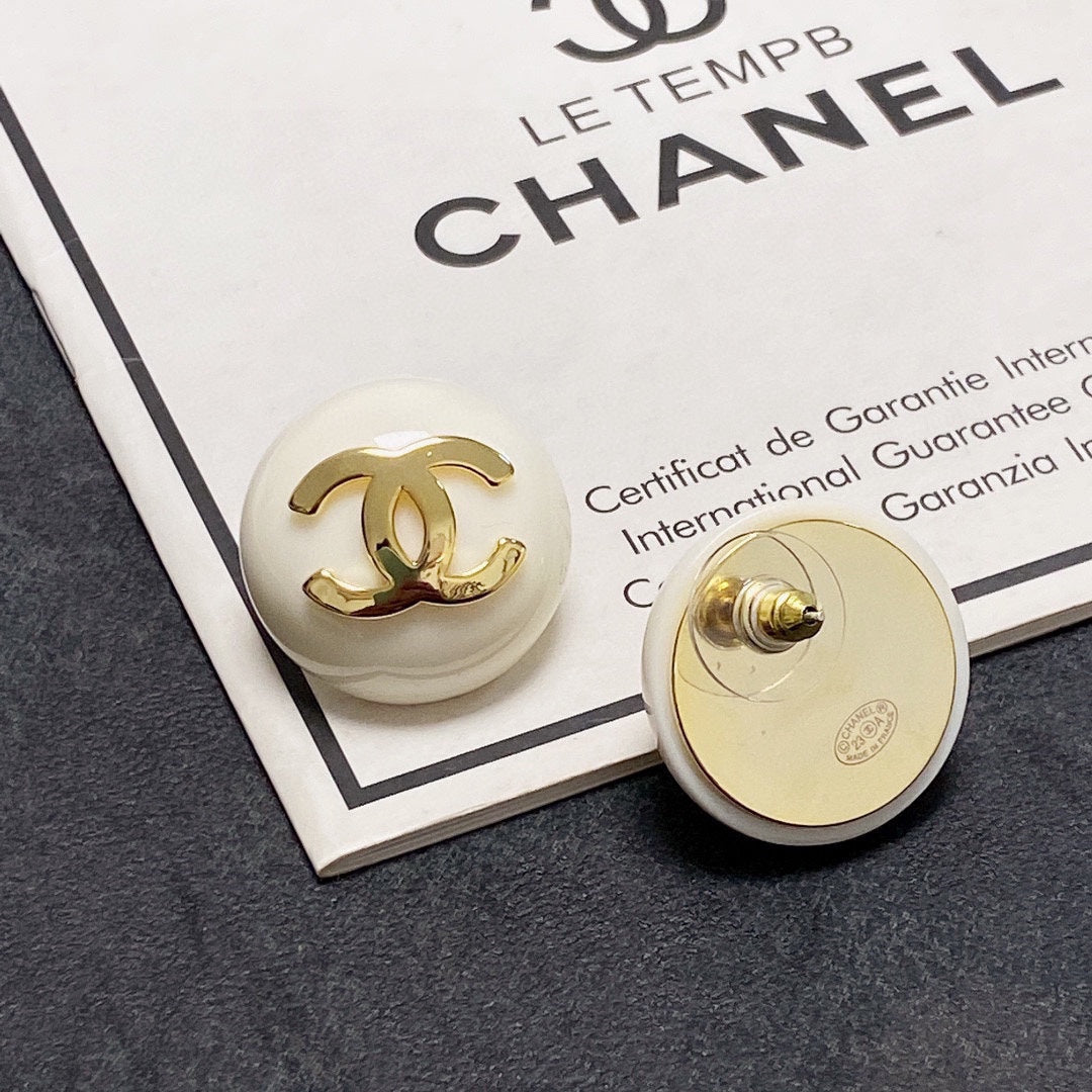 18K Chanel Pearl Round Earrings