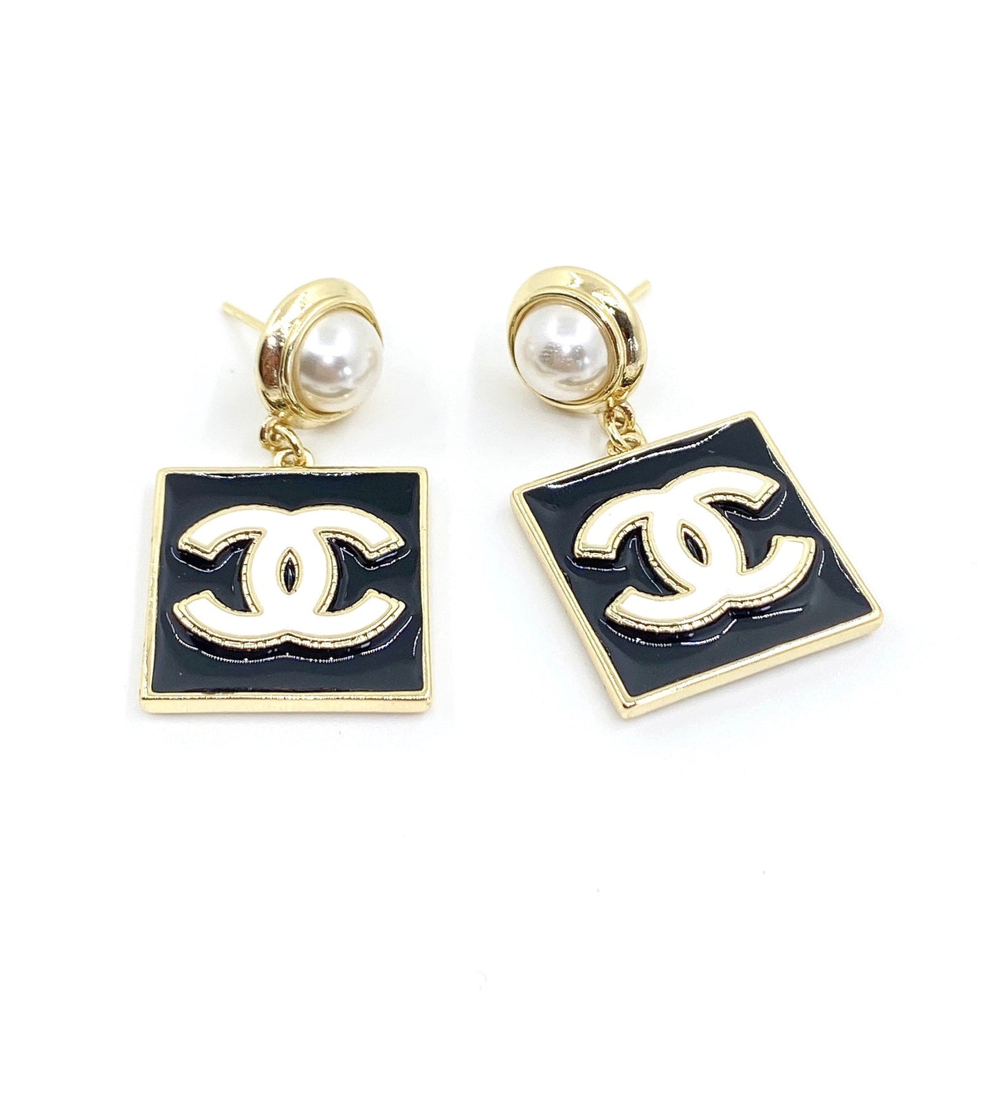 18K Chanel Square Pearl Pendant Earrings