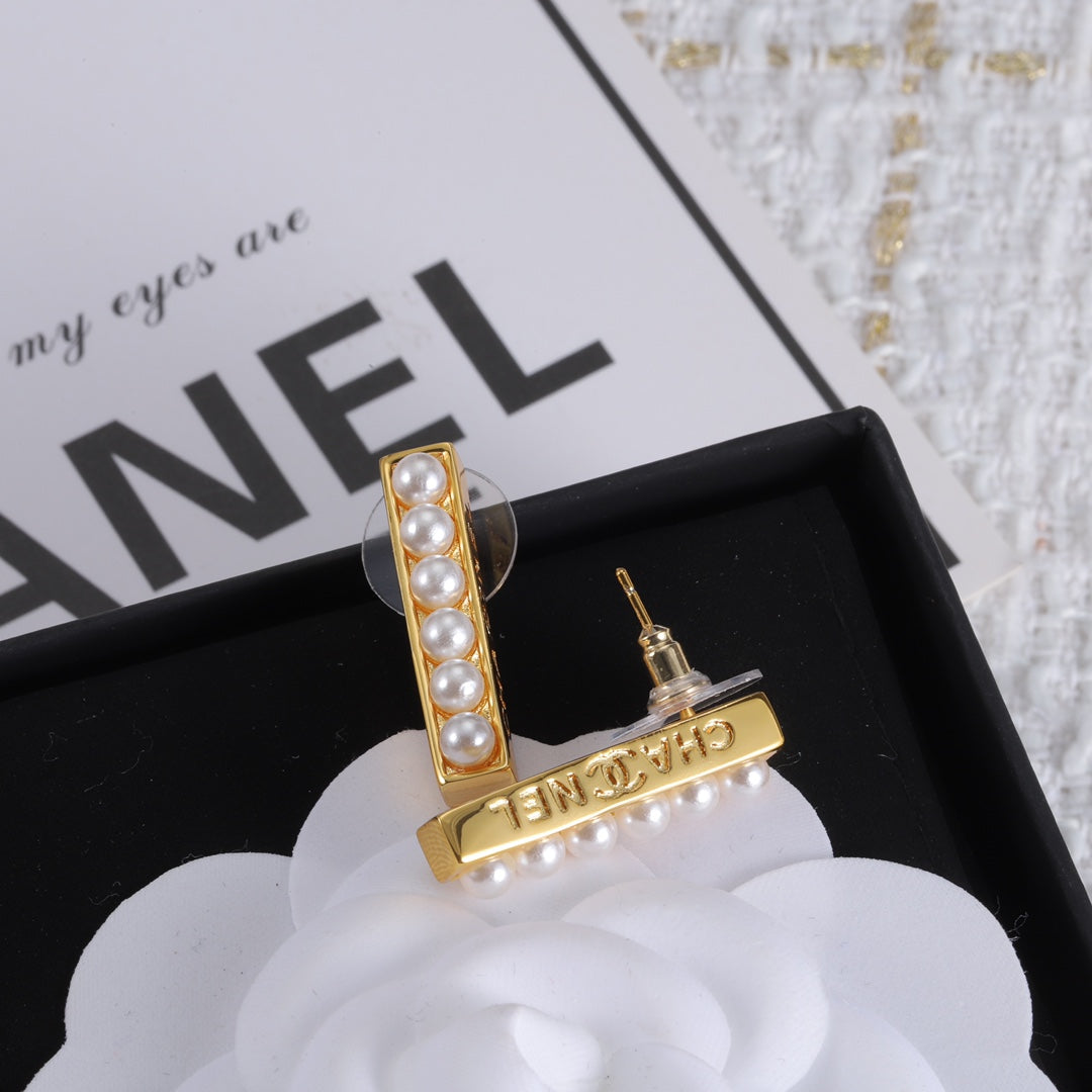 18K Chanel Pearls Earrings