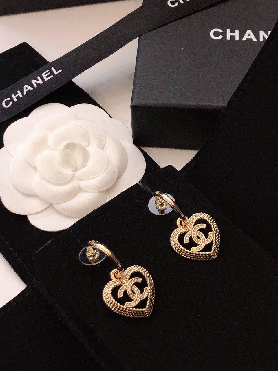 18K Chanel Heart Strass Earrings