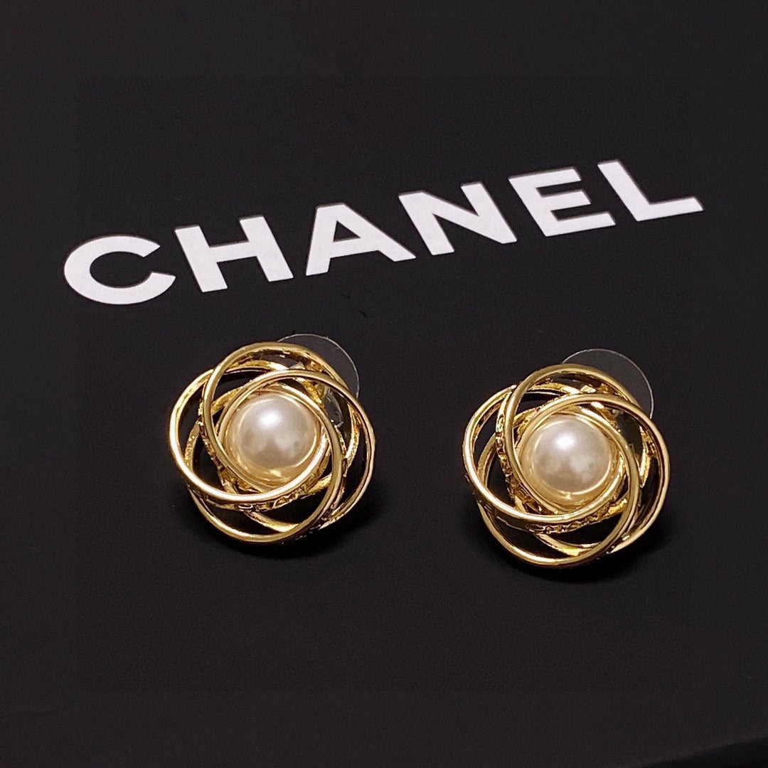 18K Chanel Pearl Earrings