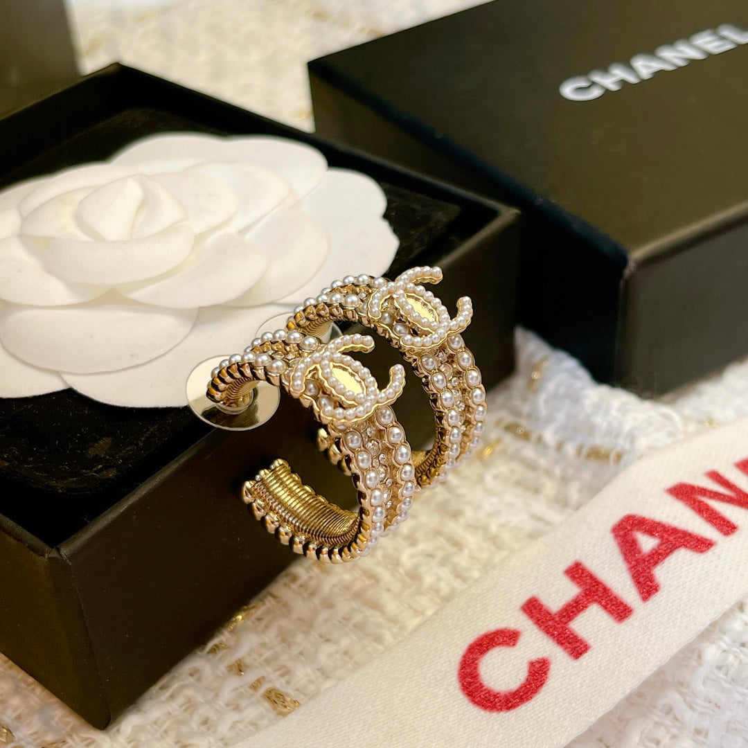 18K Chanel Pearls Earrings