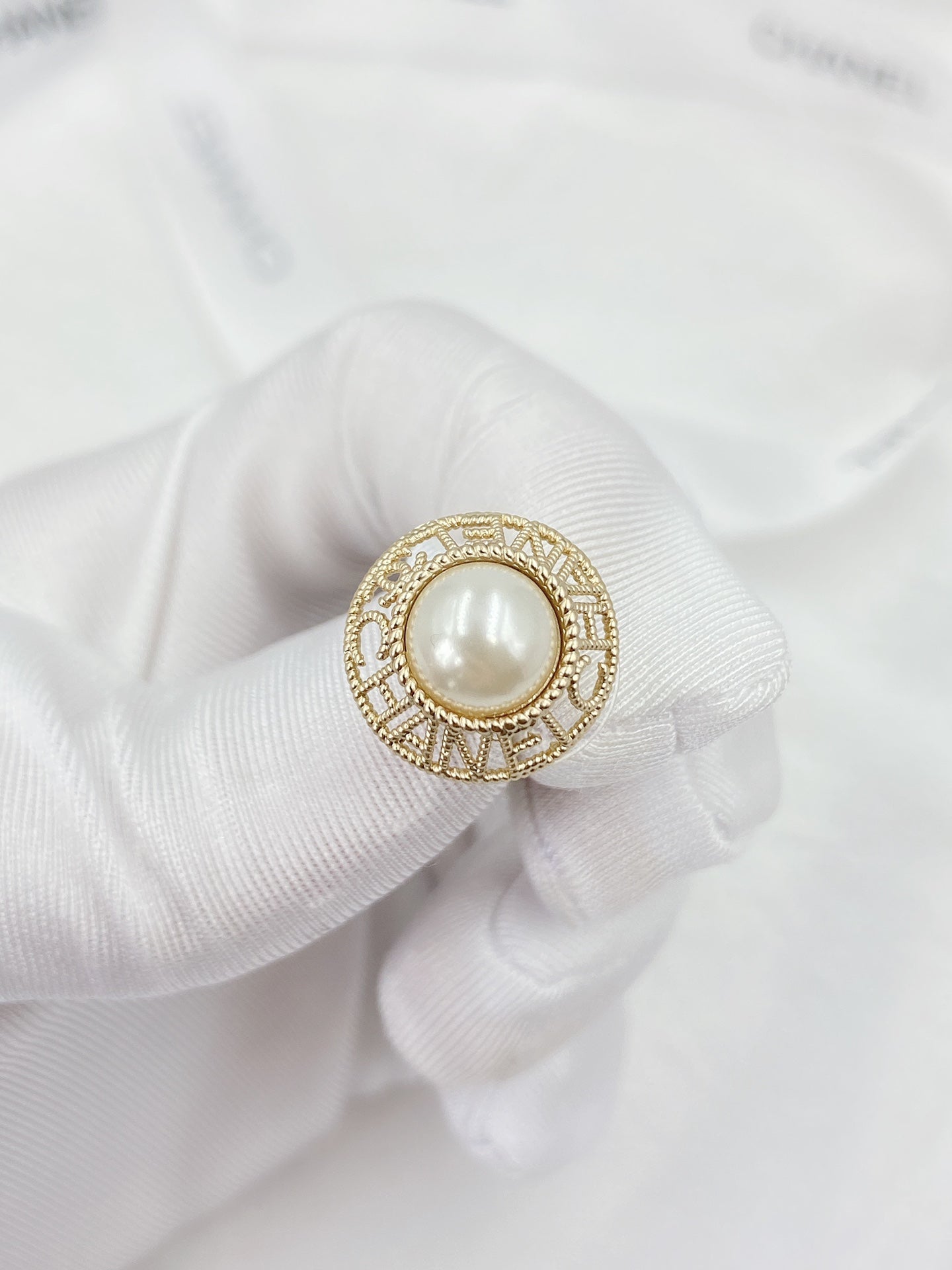 18K Chanel Pearl Round Earrings