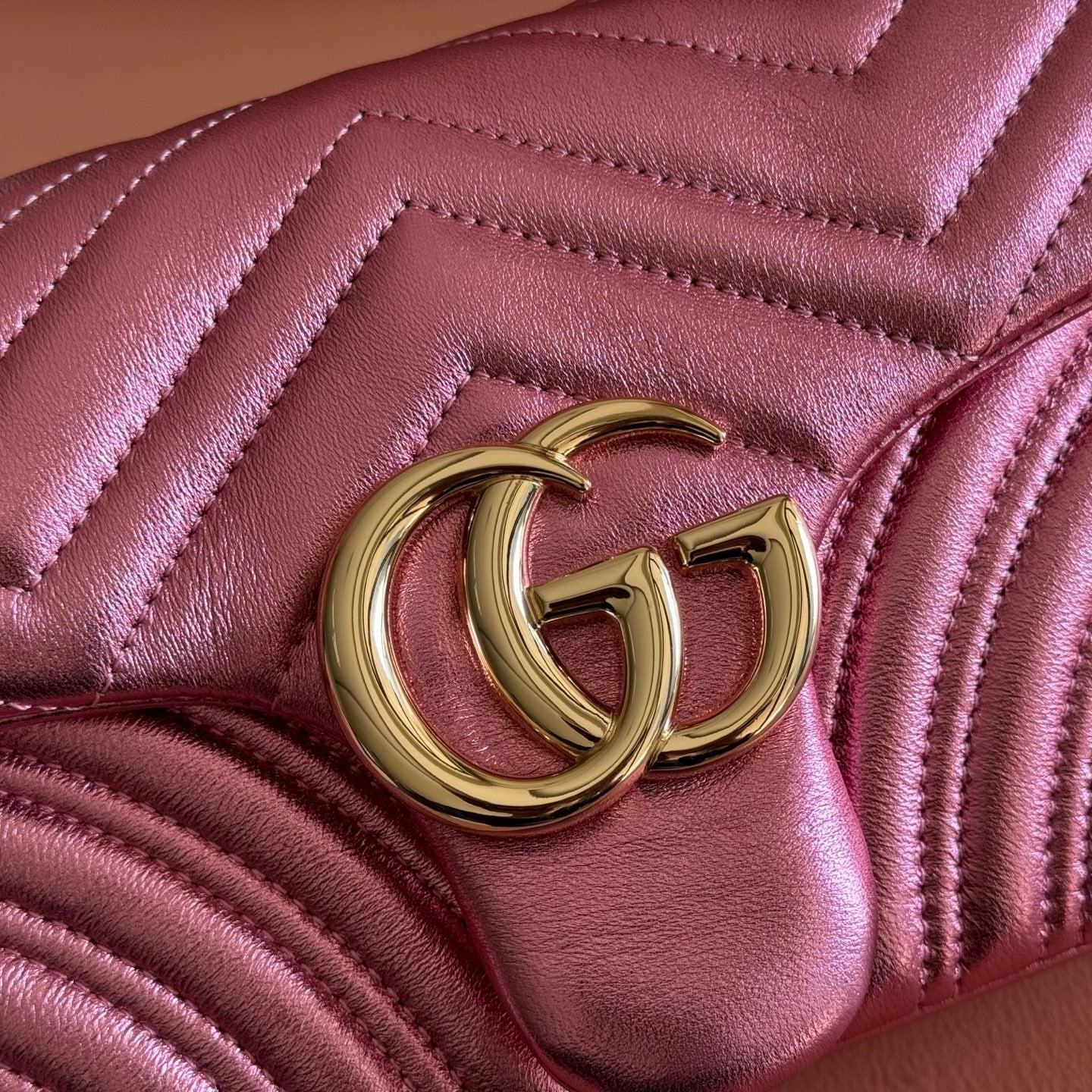 GUCCI 26S MARMONT BAG 26 IN METALLIC PINK LAMBSKIN