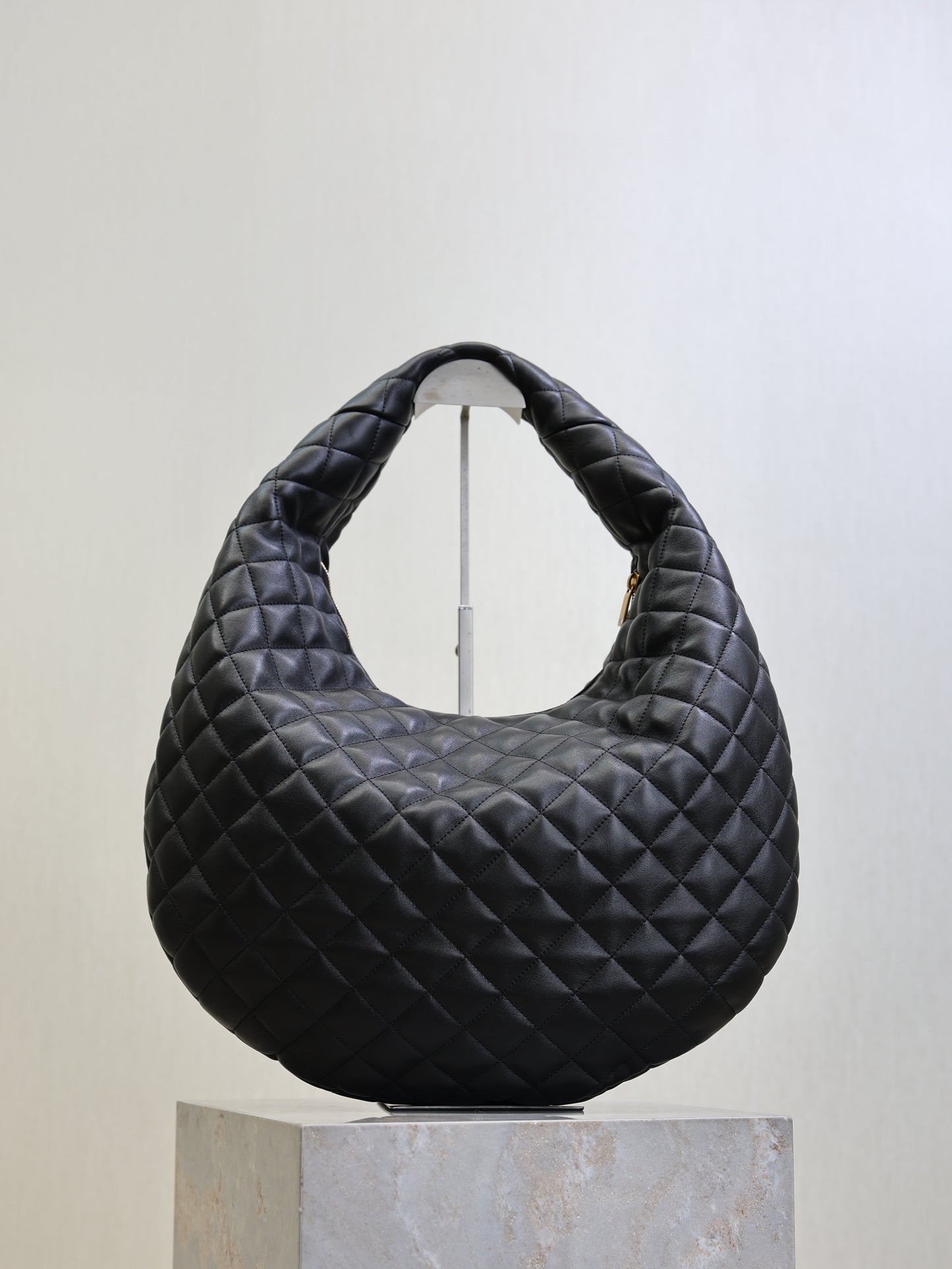 YSL 25S ICARE HOBO 44 IN BLACK QUILTED CALFSKIN GOLD HARDWARE