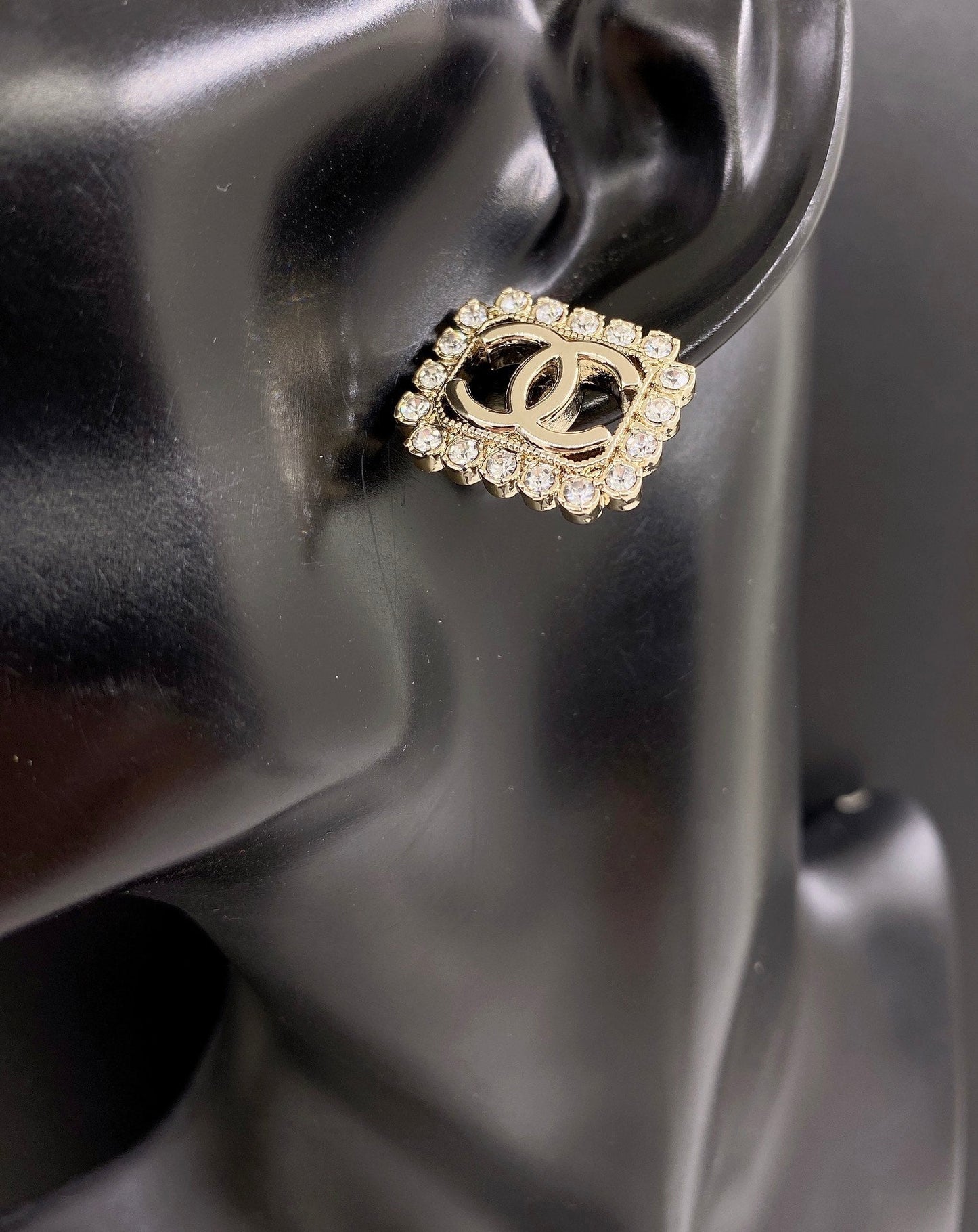 18K  Chanel Square Pearls Earrings