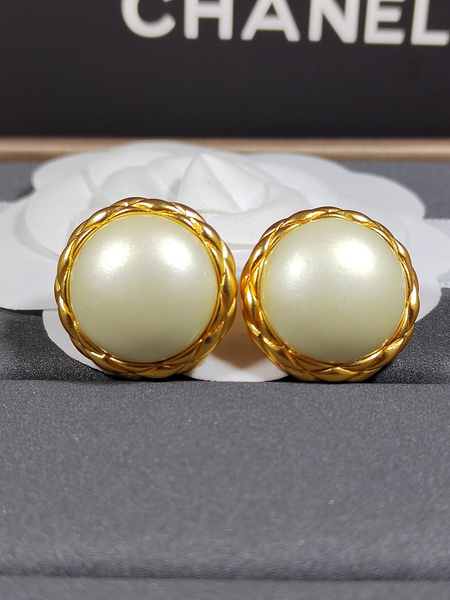 18K  Chanel Round Pearl Earrings