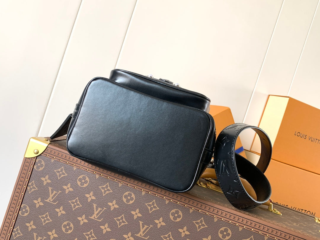 LOUIS VUITTON LV 25S NOÉ CARGO 24 IN BLACK GLOSSY CALFSKIN SILVER HARDWARE