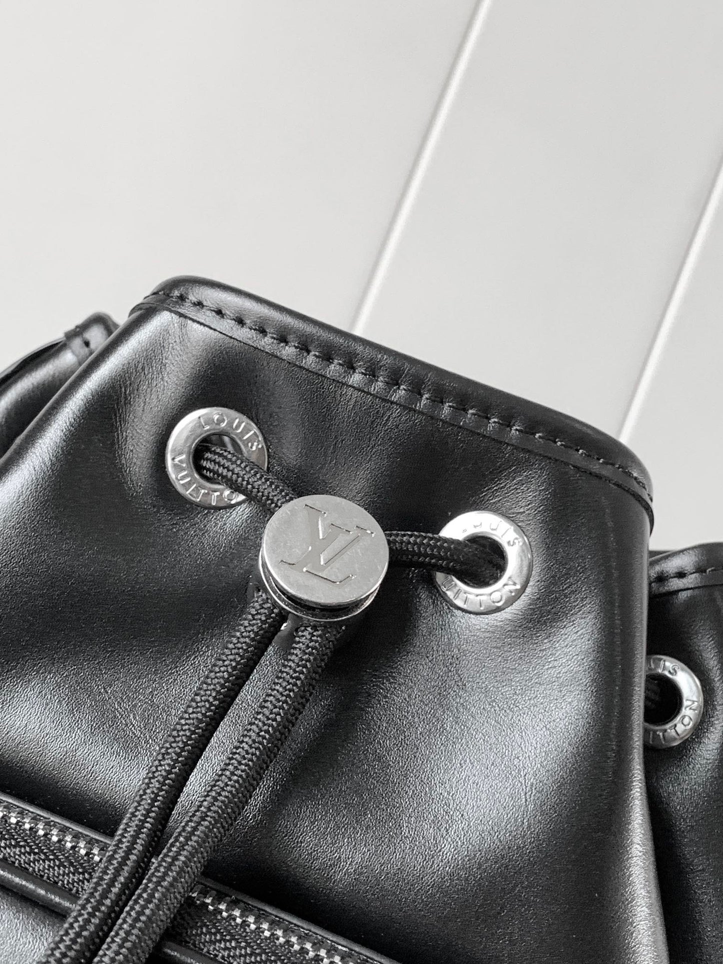 LOUIS VUITTON LV 25S NOÉ CARGO 24 IN BLACK GLOSSY CALFSKIN SILVER HARDWARE