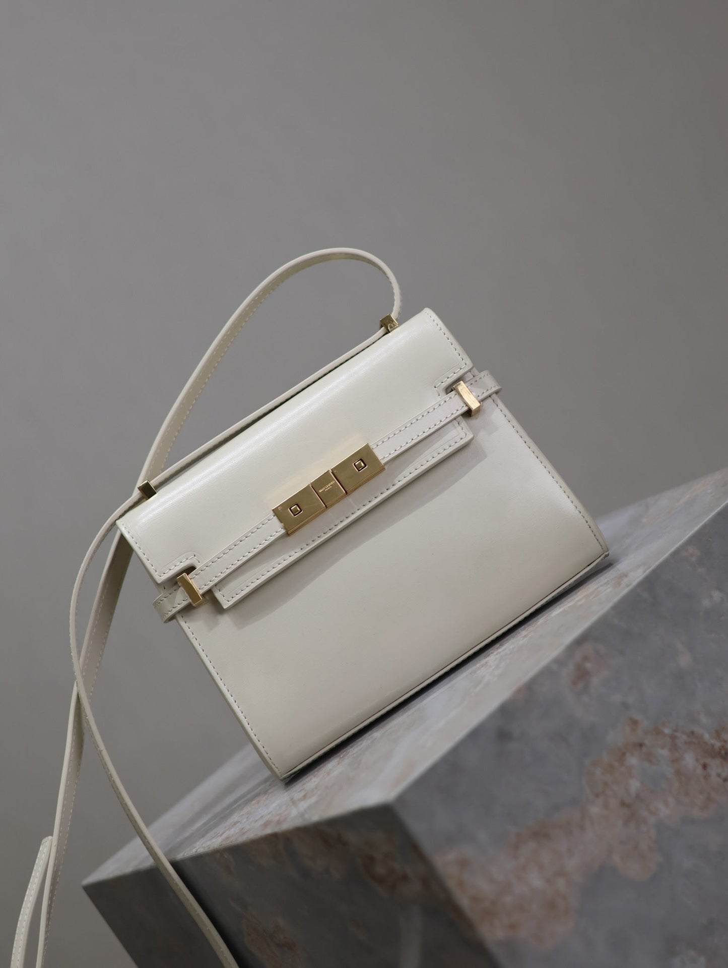 YSL 25S MINI MANHATTAN 19 IN BLANC VINTAGE CALFSKIN GOLD HARDWARE
