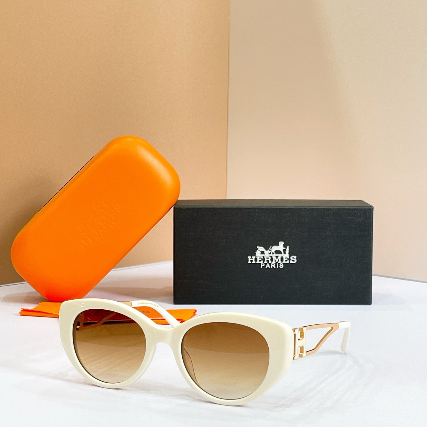 Hermès H8125S Sunglasses