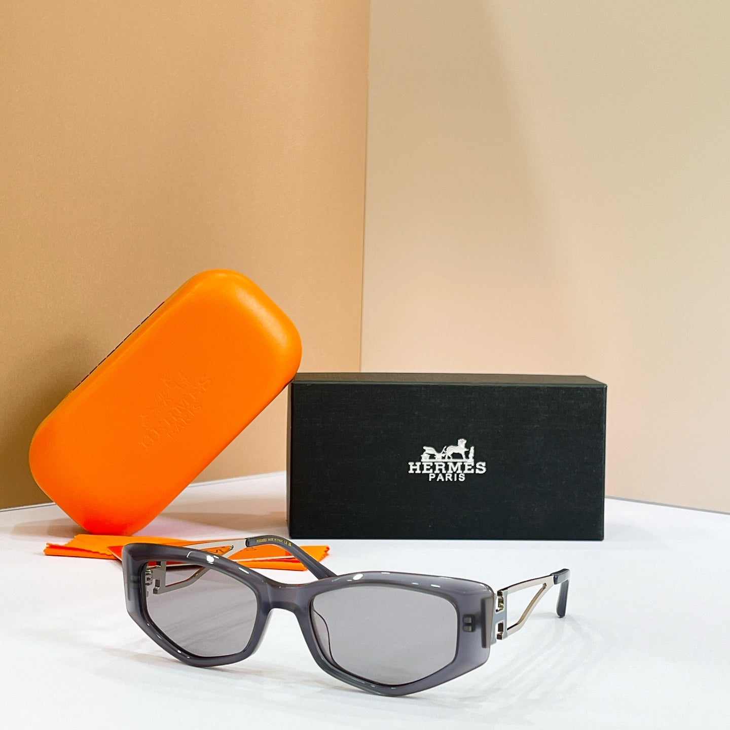 Hermès H8126S Sunglasses