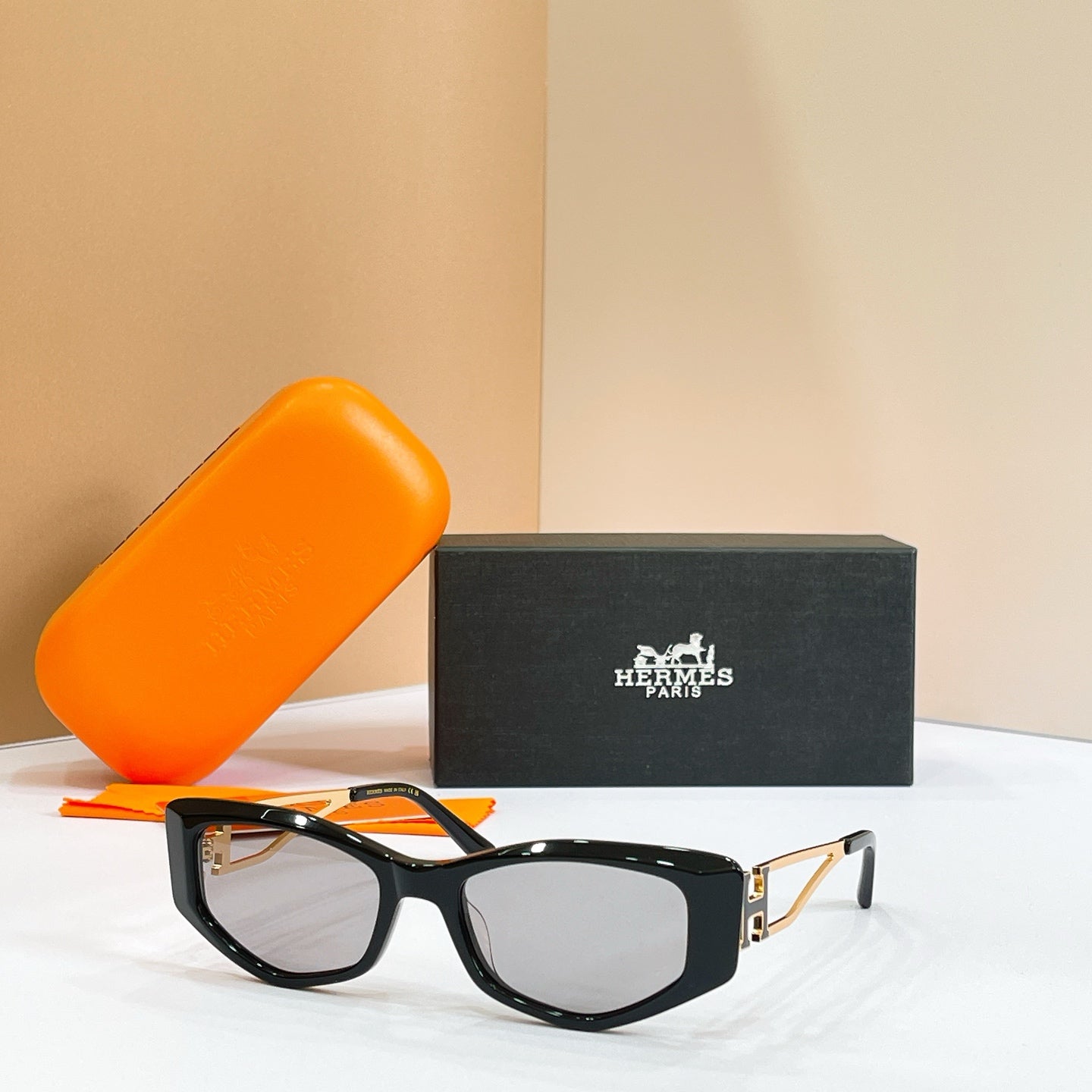 Hermès H8126S Sunglasses